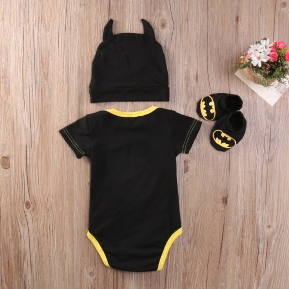 Batman baby toddler bodysuit hat socks set - Picture 2 of 6